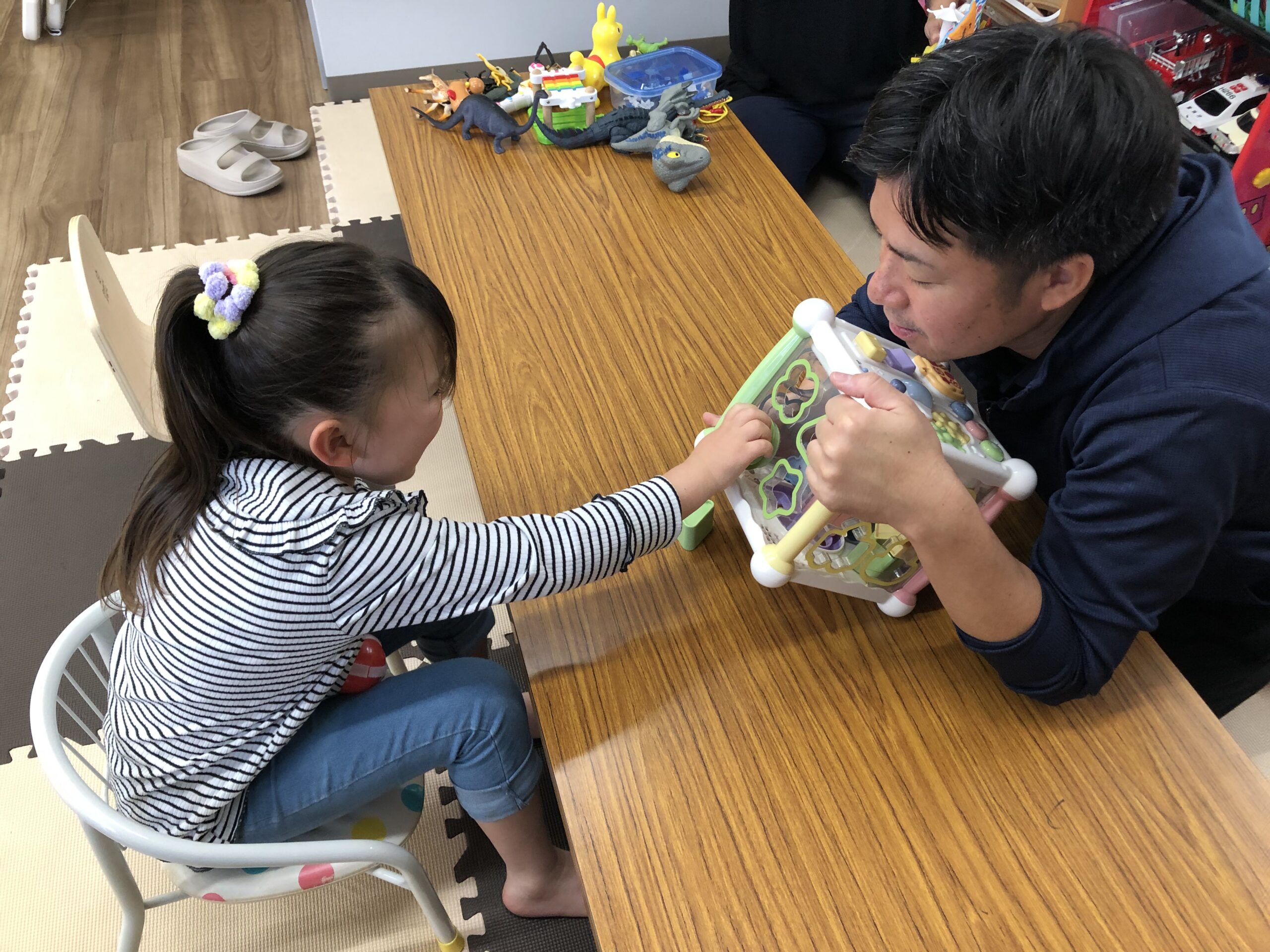スタッフと子どもたち